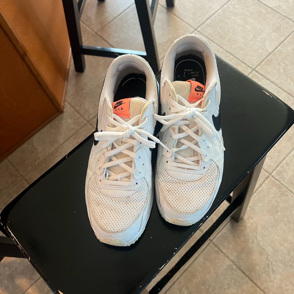 Nike White Sneakers Classic Low-Top Design